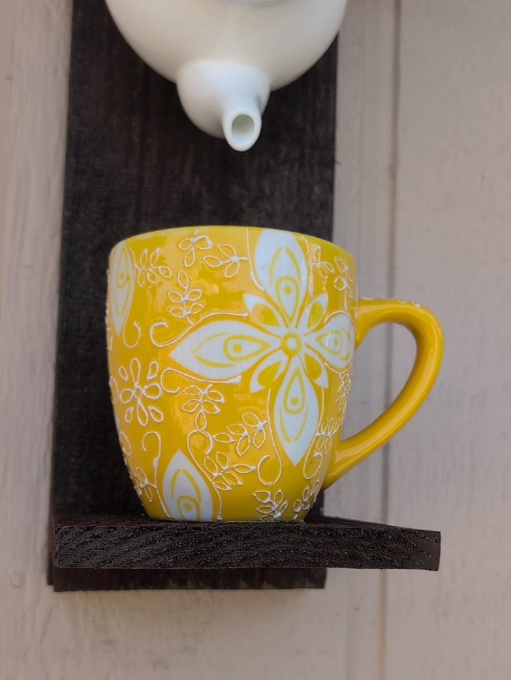 Rustic Wooden Handmade Bird Feeder Teapot Sunshine Yellow - Picture 4 of 16